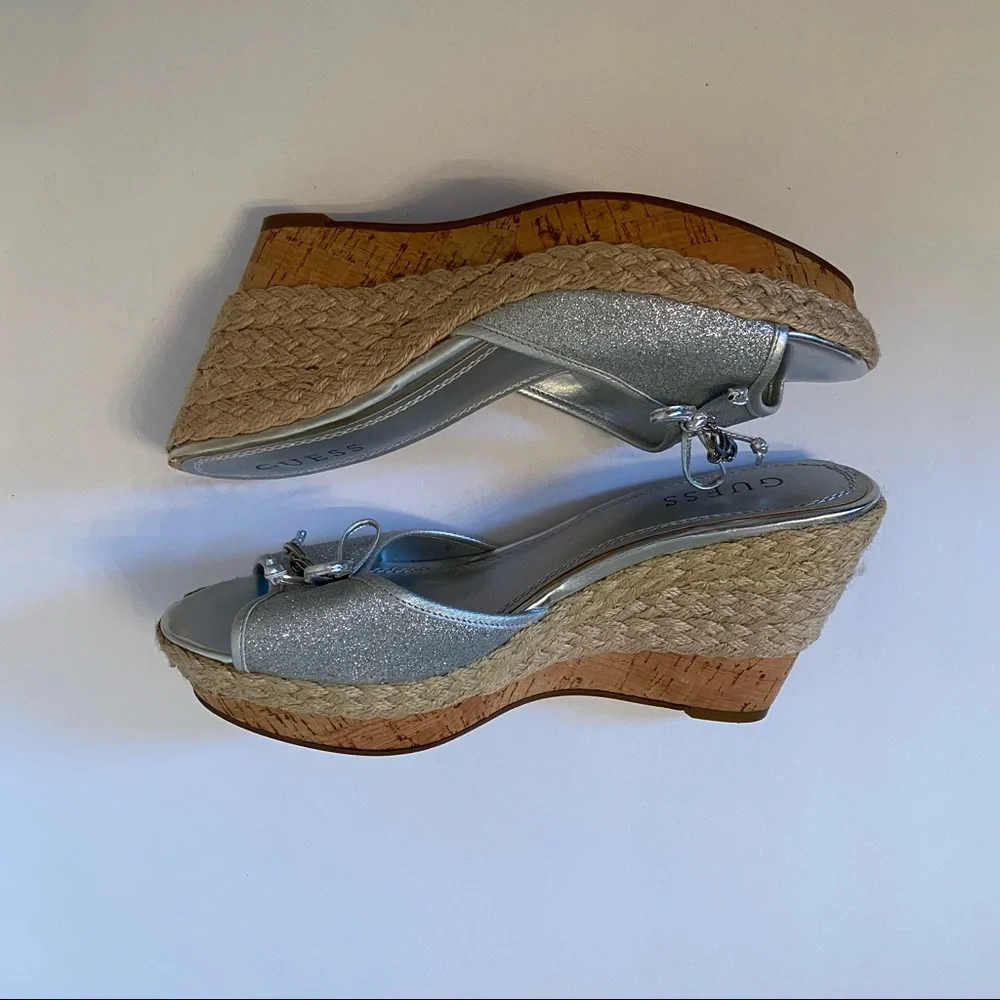 GUESS SHOES WEDGE PLATFORM SILVER GLITTER BOW CHARM Size 7.5 M SLIDES HEELS